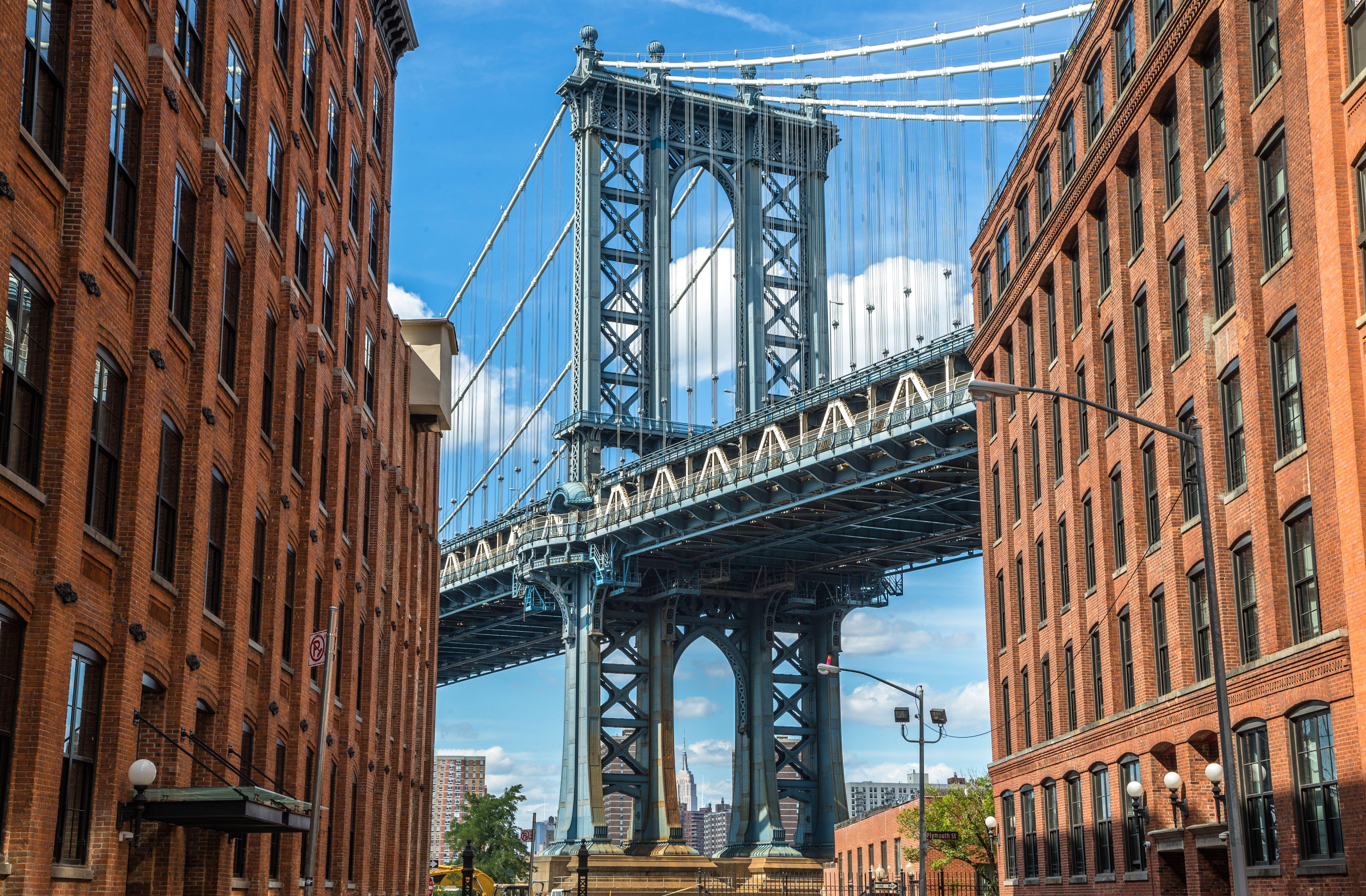 They the new bridge. Район Dumbo в Нью-Йорке. Бруклин район Нью-Йорка. Бруклин Хайтс Нью-Йорк. Бруклинский мост Нью-Йорк.