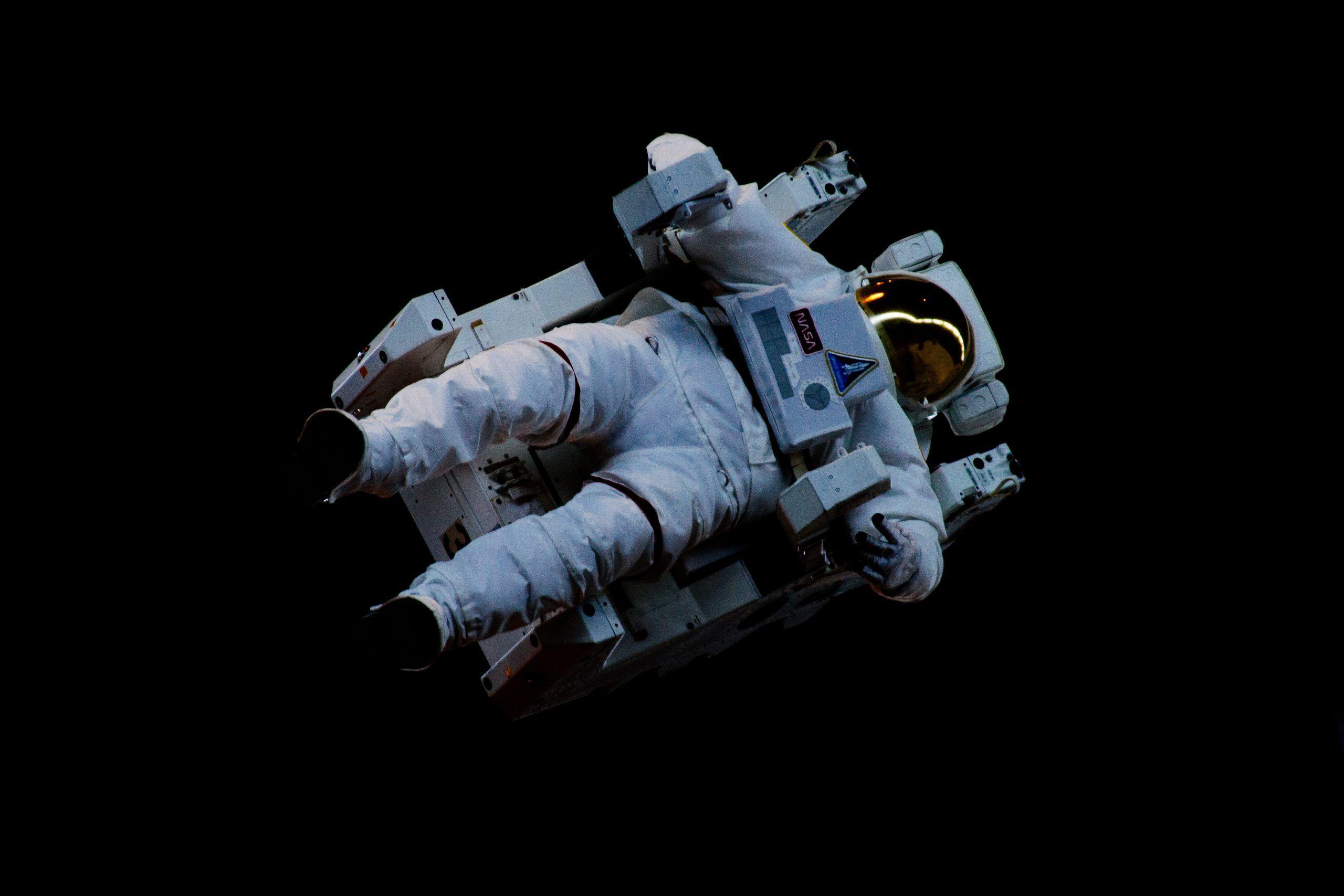 Floating Astronaut Wallpapers - Top Free Floating Astronaut Backgrounds