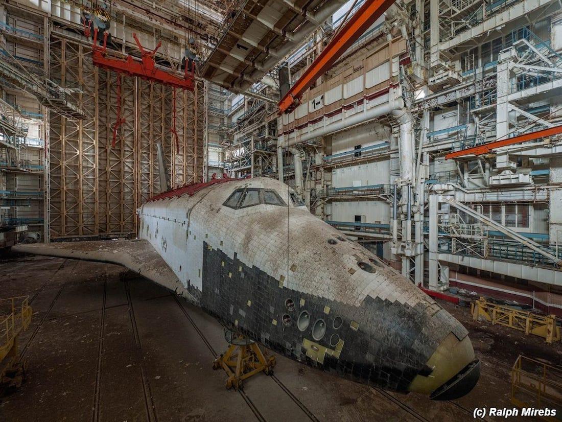 1100x826 Photos of Russian abandoned space shuttles