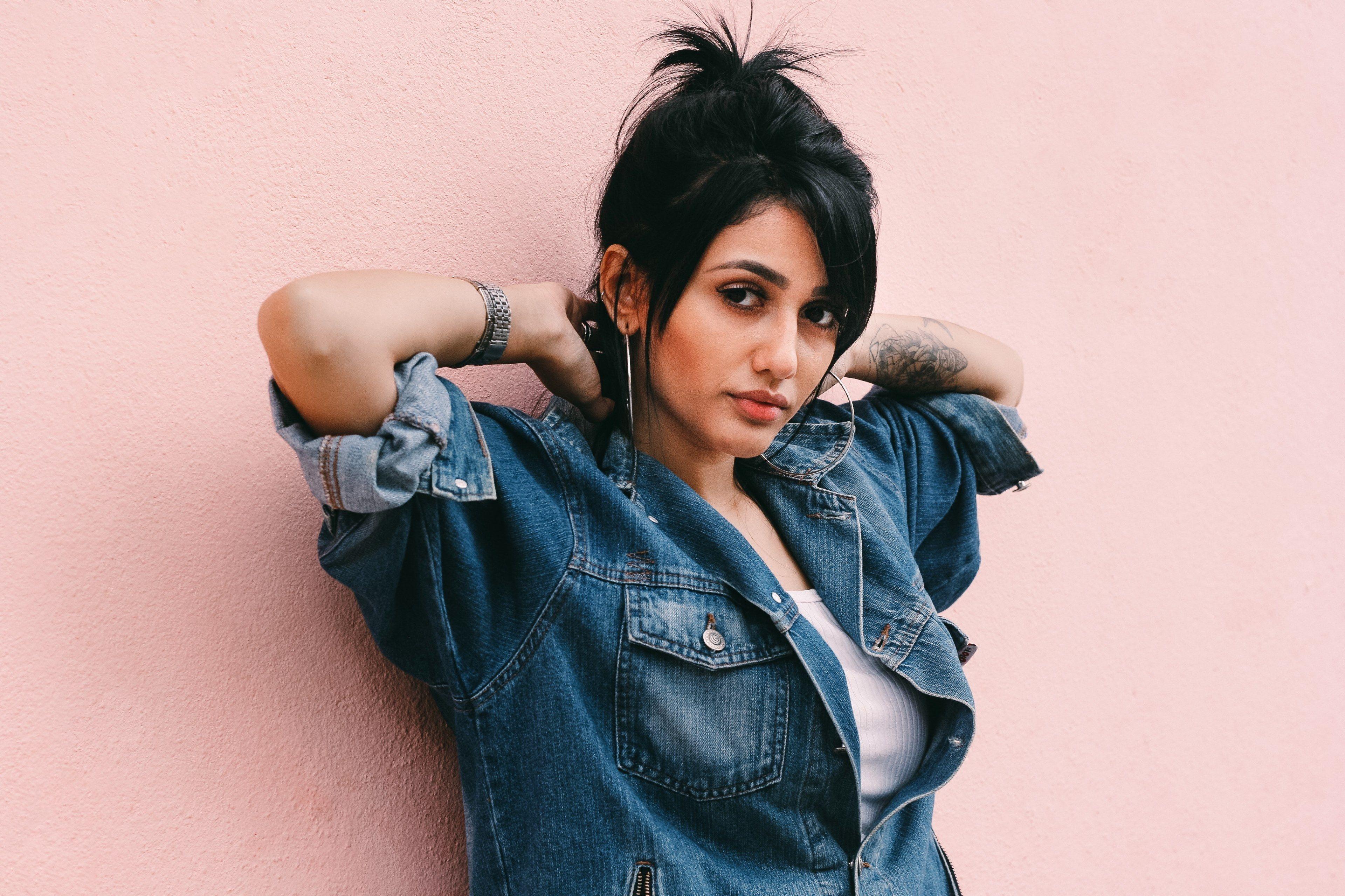 3840x2560 Wallpaper / woman wearing a denim wall leaning against a millennial pink wall, jean jacket 4k wallpaper