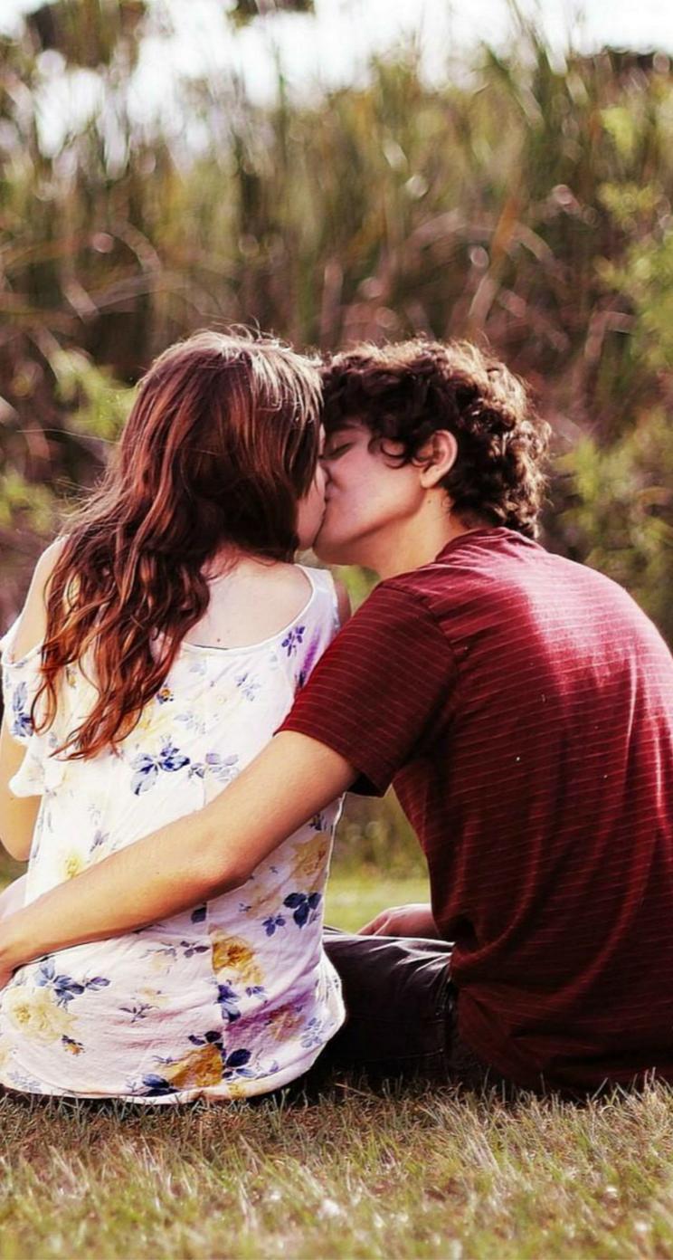 744x1392 Kissing Couple Wallpaper Free Download Hot Wallpaper Lovers Wallpaper & Background Download