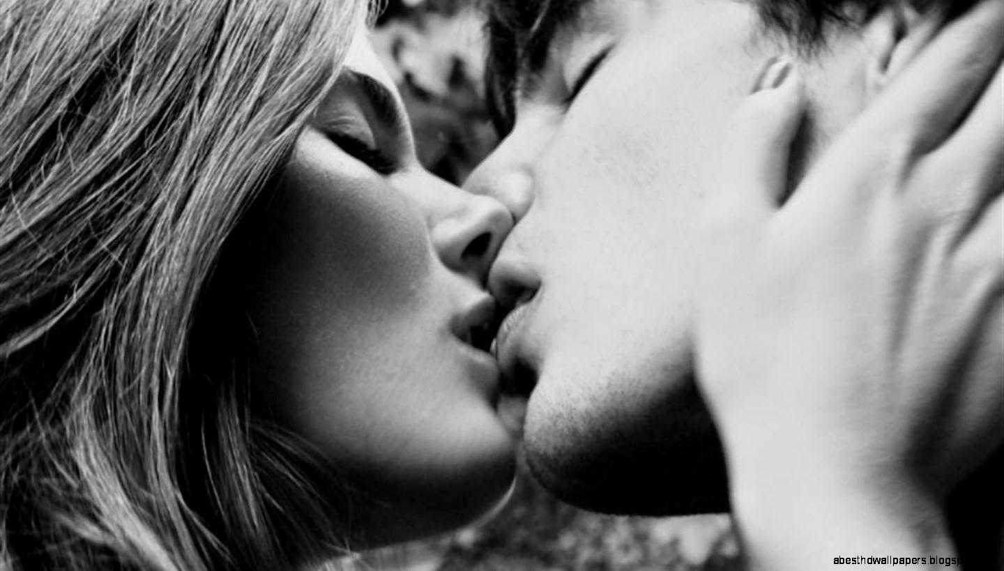 1440x819 Kissing Couple Image HD