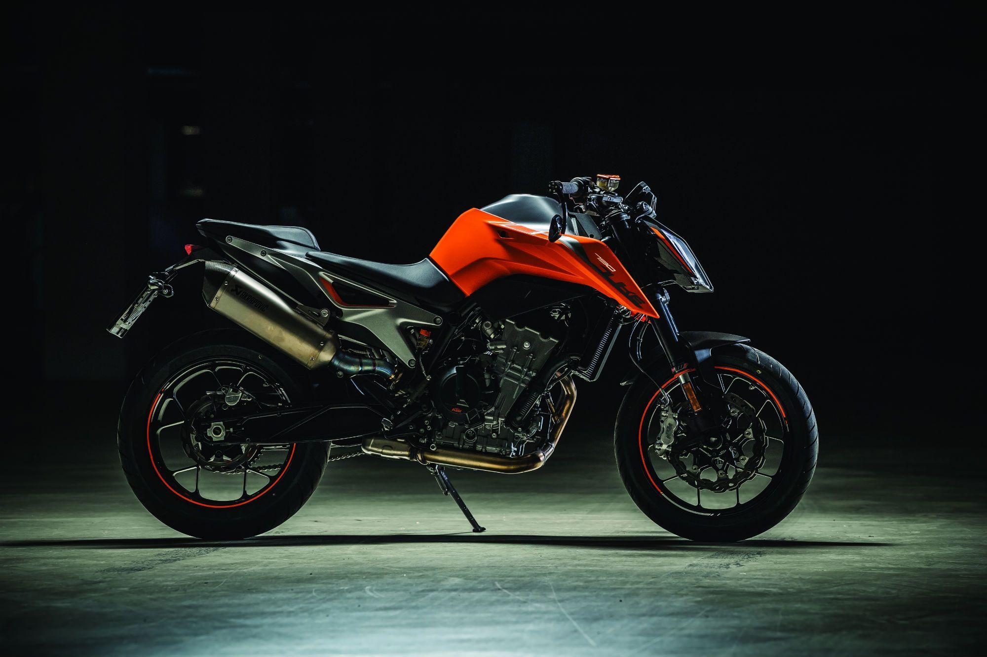 2000x1333 KTM 790 Duke and 790 Adventure R Prototype debut at Eicma
