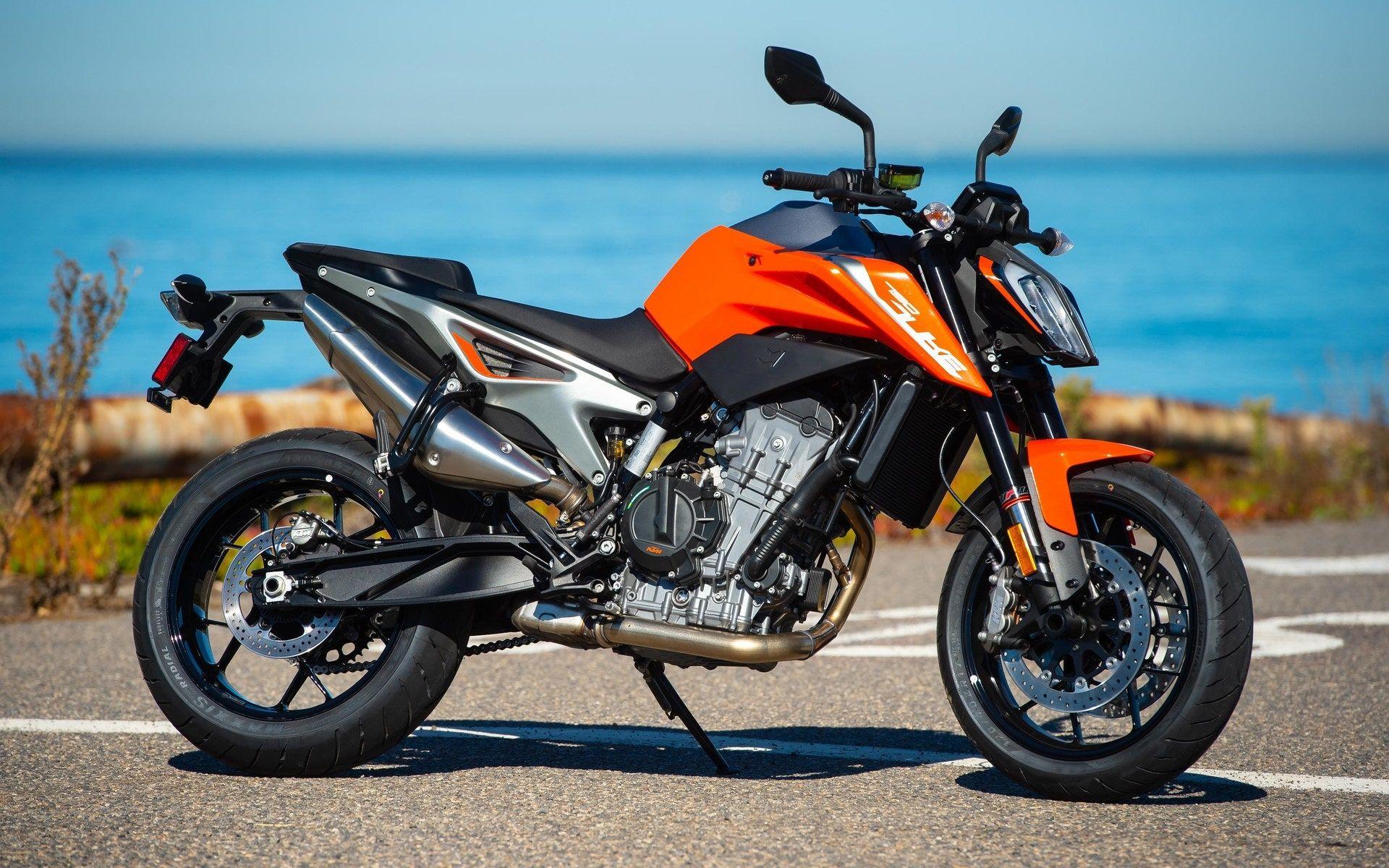 1920x1200 KTM 790 Duke Review