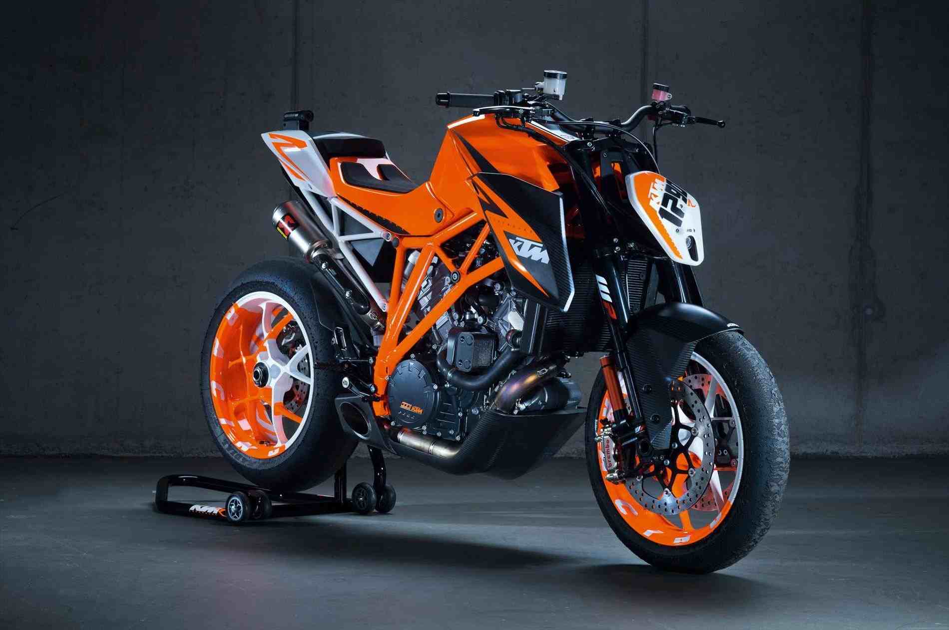 1900x1263 KTM Duke 790 Wallpaper