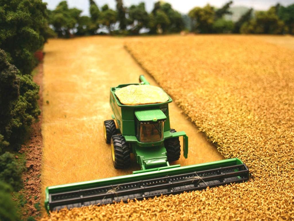 1024x768 John Deere Combine Wallpaper, 0.53 Mb
