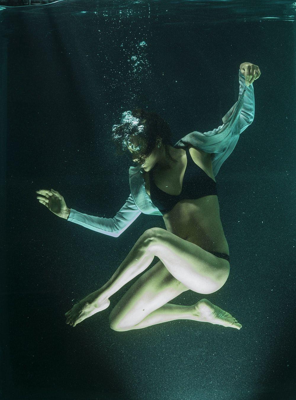 1000x1351 Drowning Picture. Download Free Image