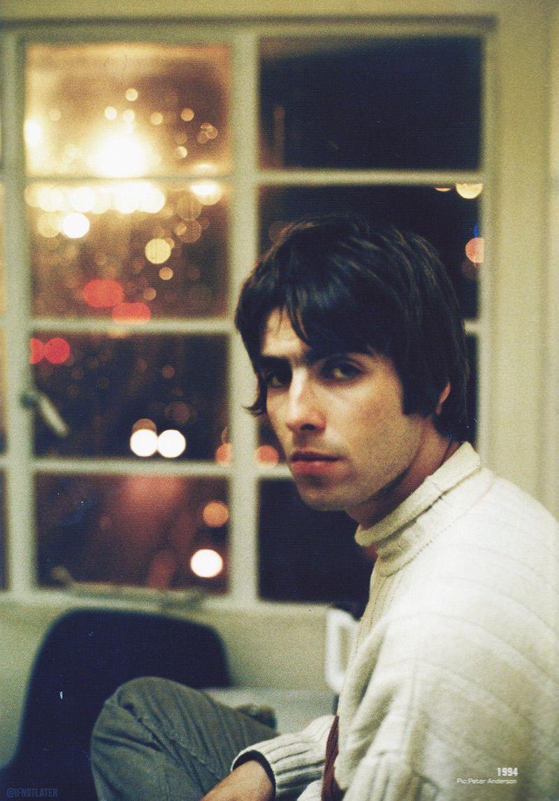 800x1145 Liam Gallagher E Noel Gallagher 1994