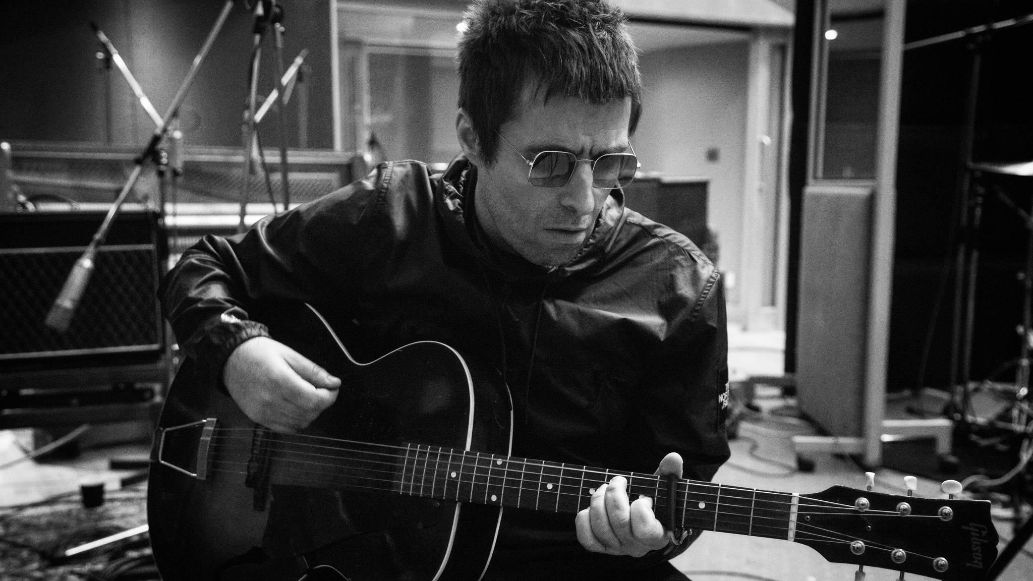 2048x1152 Liam Gallagher reveals if he'd sing Acquiesce live without Noel