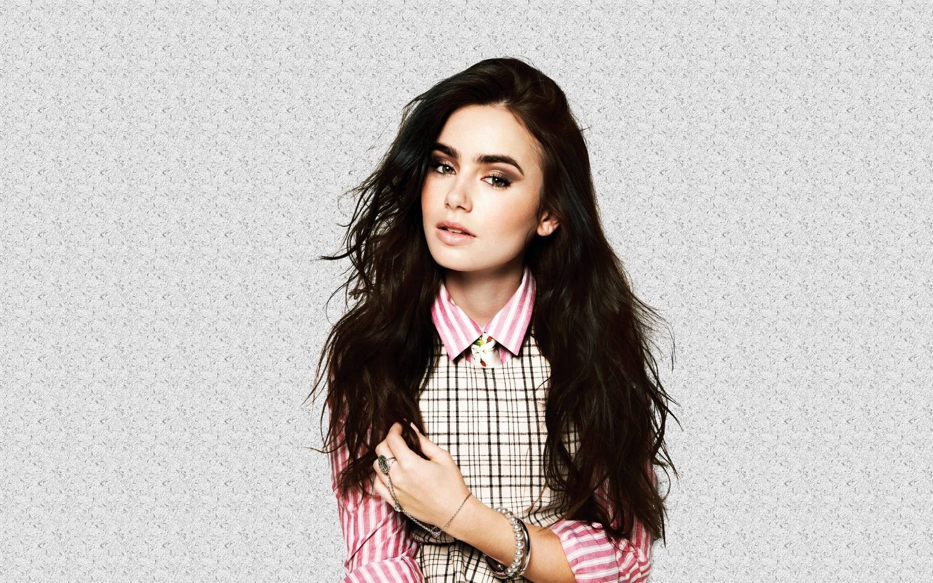 1920x1200 Lily Collins Wallpaper