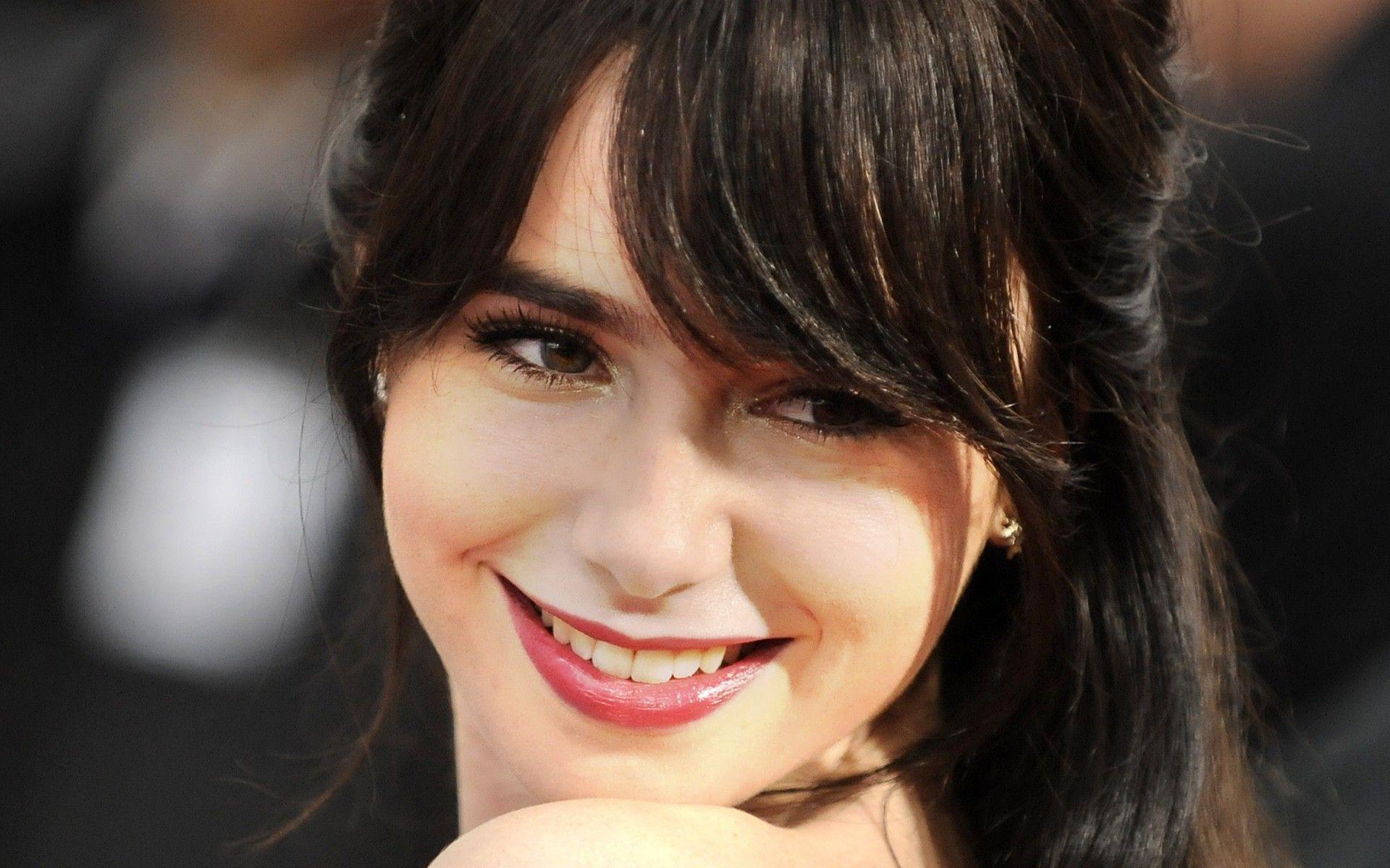 1920x1200 Lily Collins HD Wallpaper for desktop download