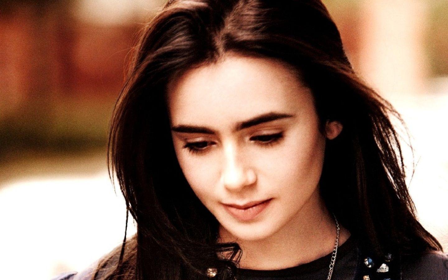 1440x900 Lily Collins Wallpaper HD