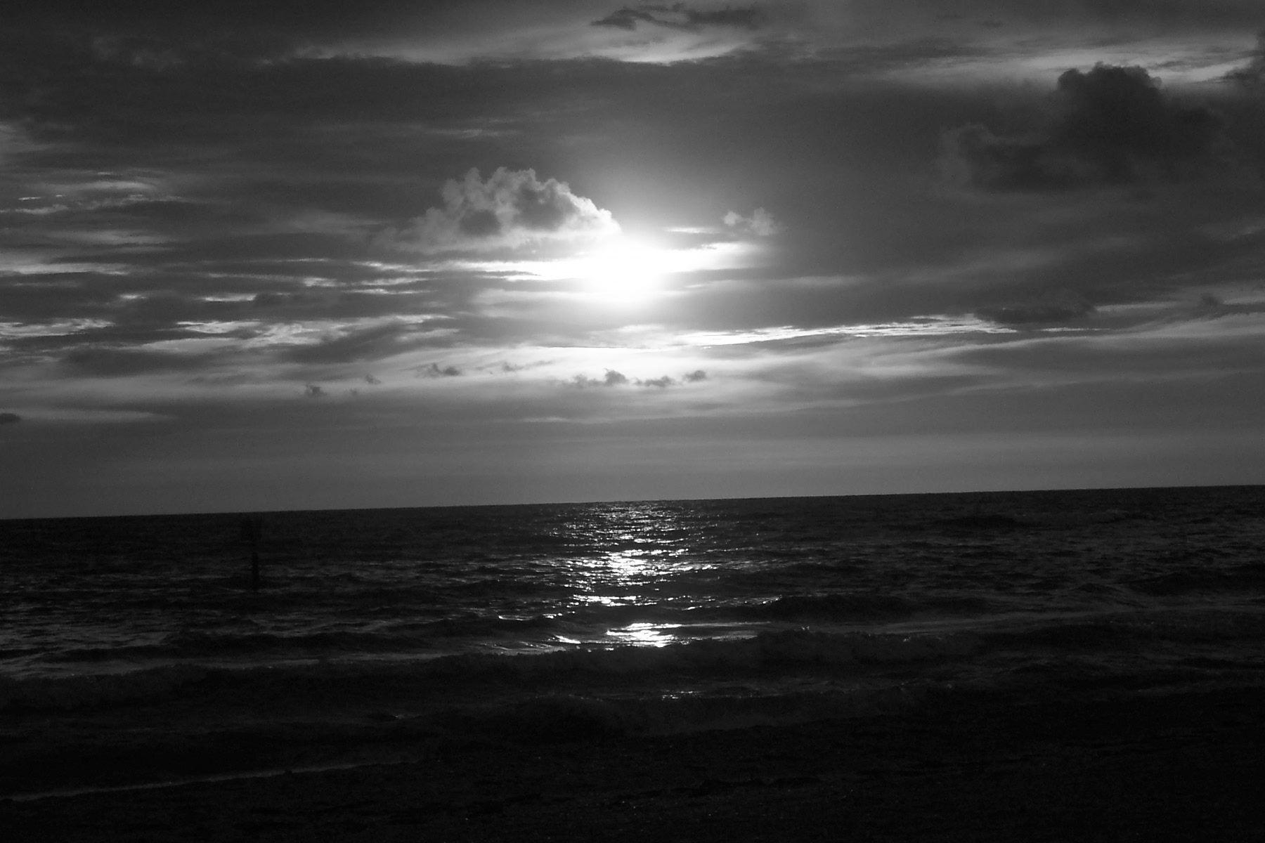 1800x1200 sunset background black and white