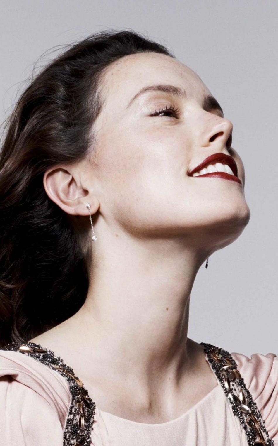 950x1520 4K Daisy Ridley 2020 Wallpaper