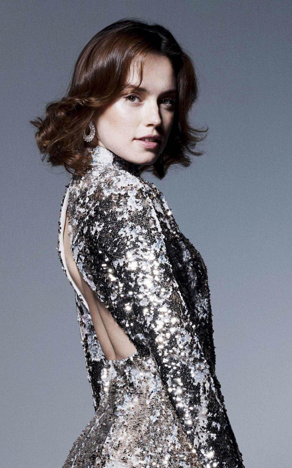 950x1520 Daisy Ridley Photohoot 2017 4K Ultra HD Mobile Wallpaper