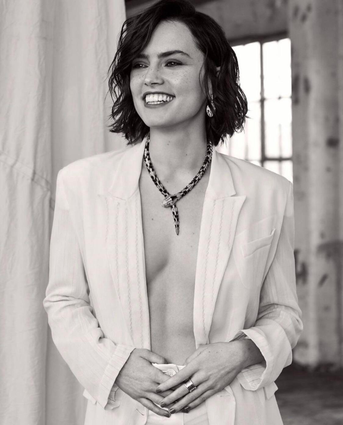 1125x1392 Daisy Ridley