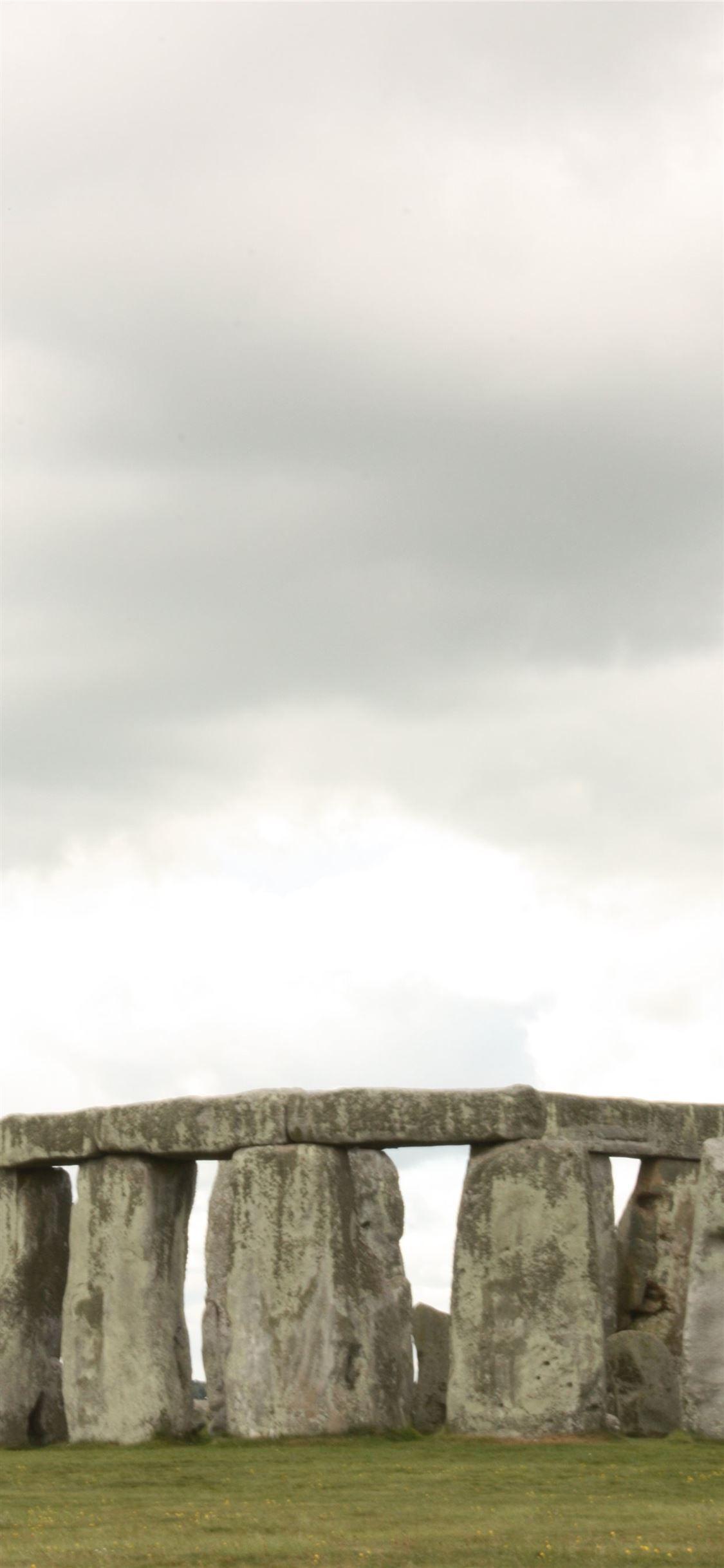 1125x2436 Stonehenge and Bath May 14 2011