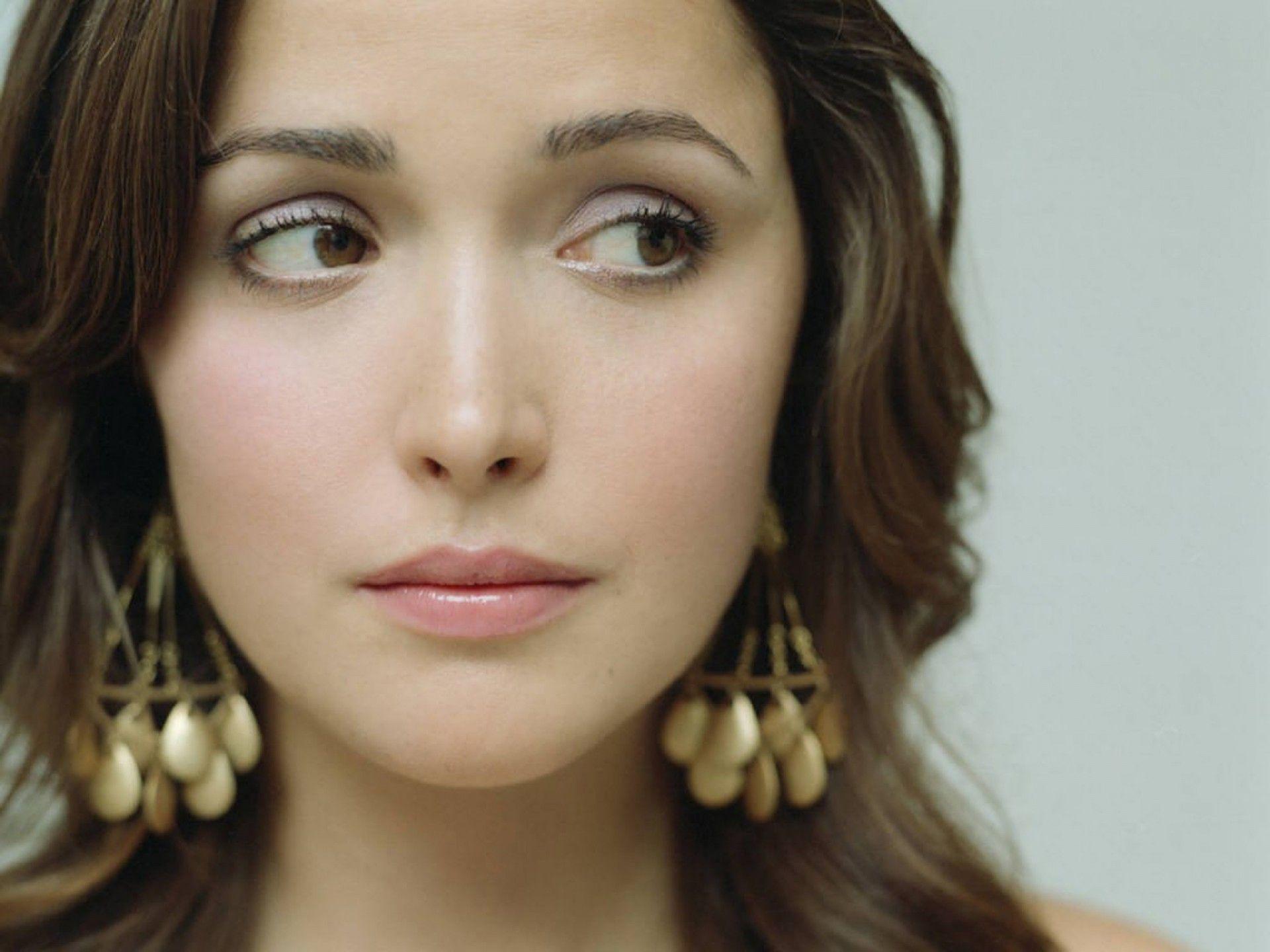 1920x1440 Rose Byrne Wallpaper