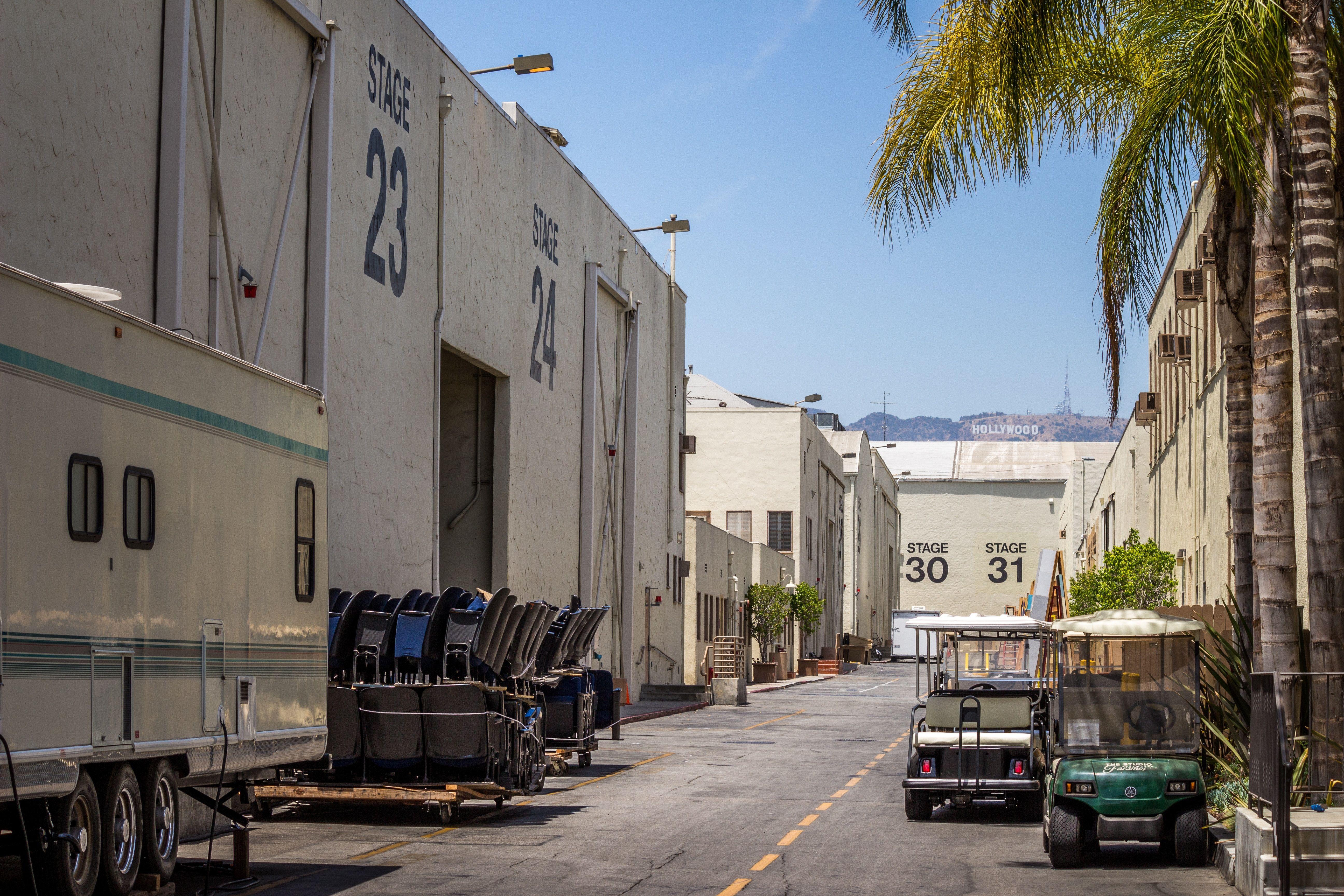 5184x3456 5184x3456 warner brother, movie set, stage, industry, movie stage, street, studio, number, trail, tv, movie, palm, industrial, hollywood, palm tree, backstage, building, road, Free HD Wallpaper