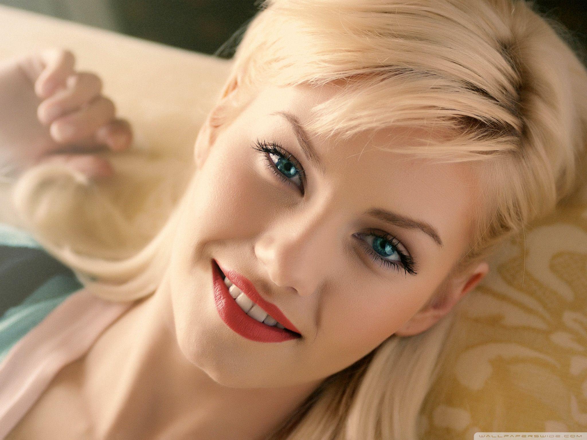 2048x1536 The Girl Next Door Wallpaper