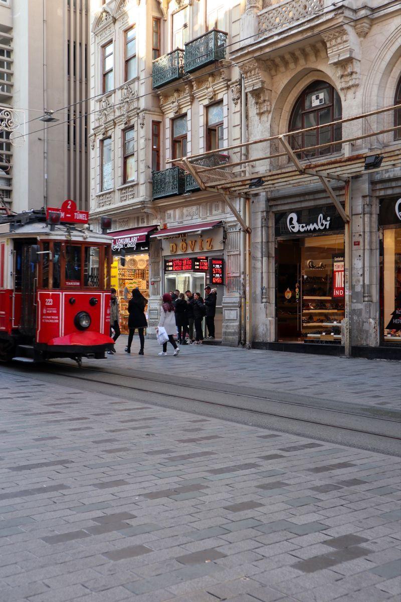 800x1200 Taksim tramway. Street view, Street, Cute cartoon wallpaper