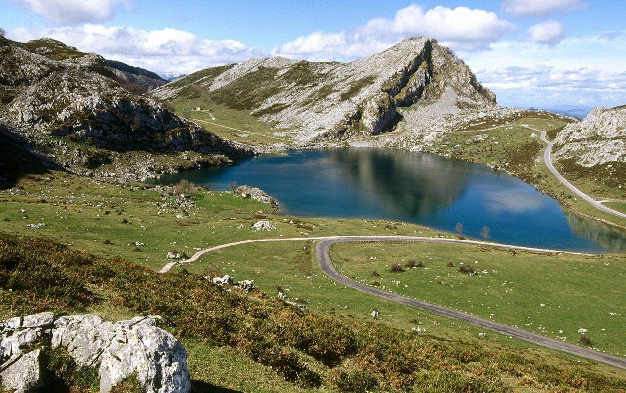 1280x804 lake enol, covadonga, asturias wallpaper. lake enol, covadonga, asturias