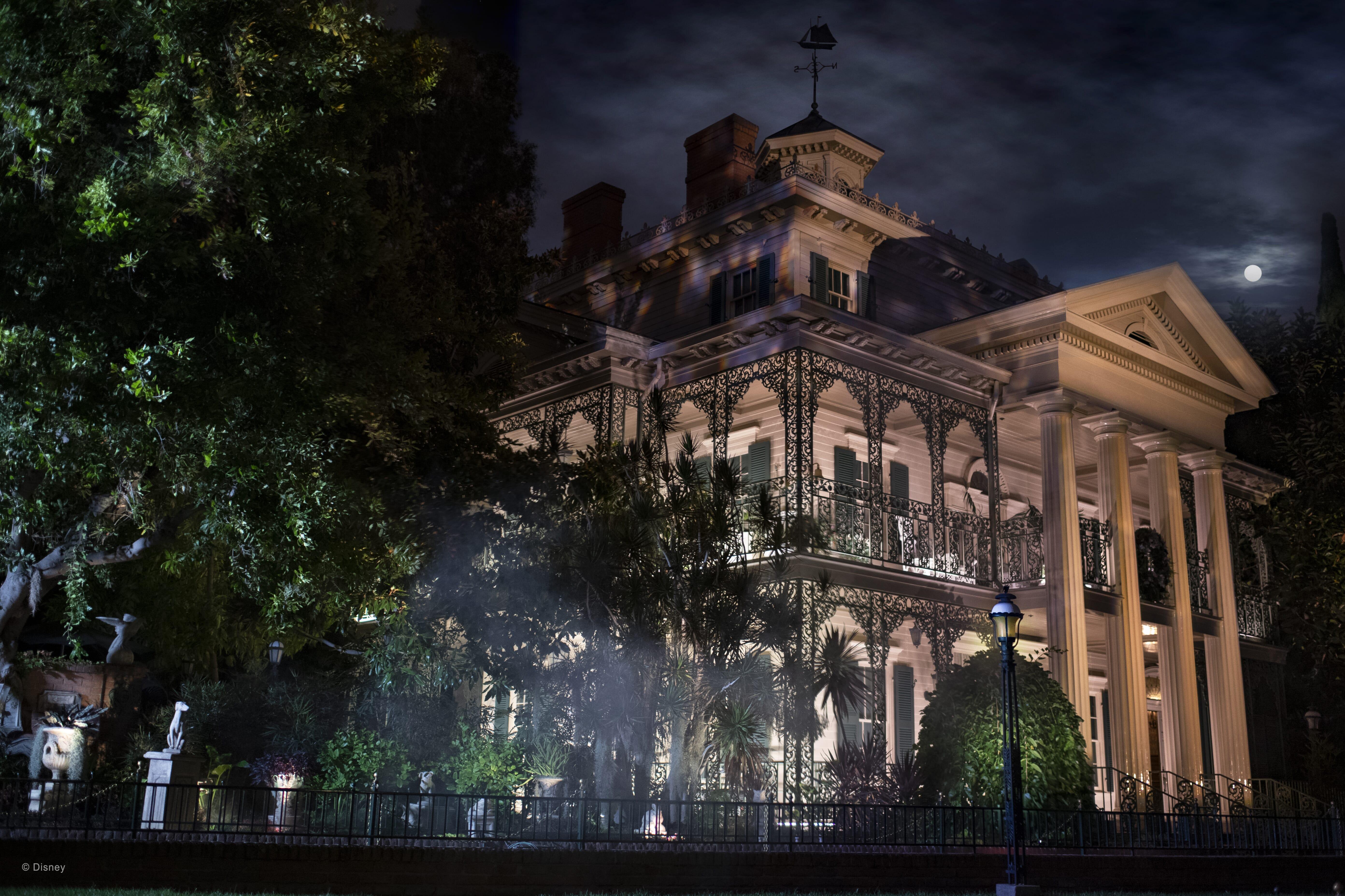 5568x3712 PHOTOS: Disneyland Resort Releases Free PhotoPass Wallpaper of Sleeping Beauty Castle, Pixar Pier, The Haunted Mansion, and More News Today