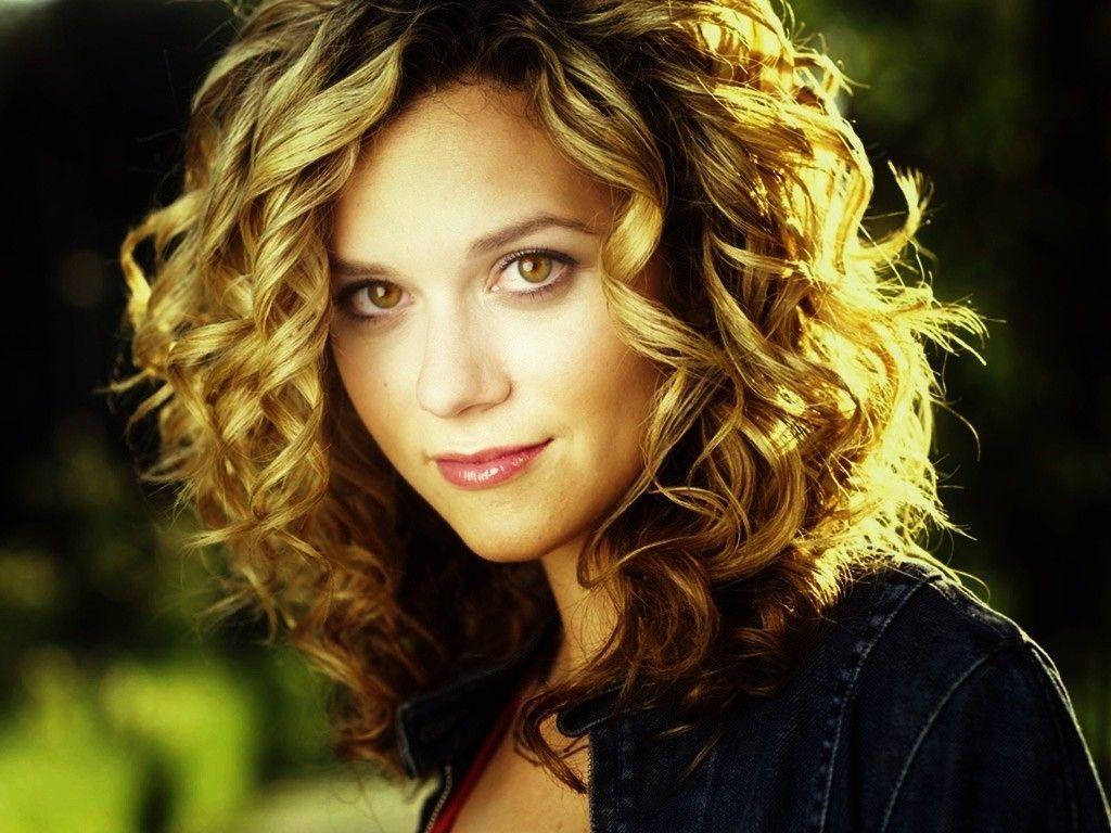 1024x768 Hilarie Burton Wallpaper