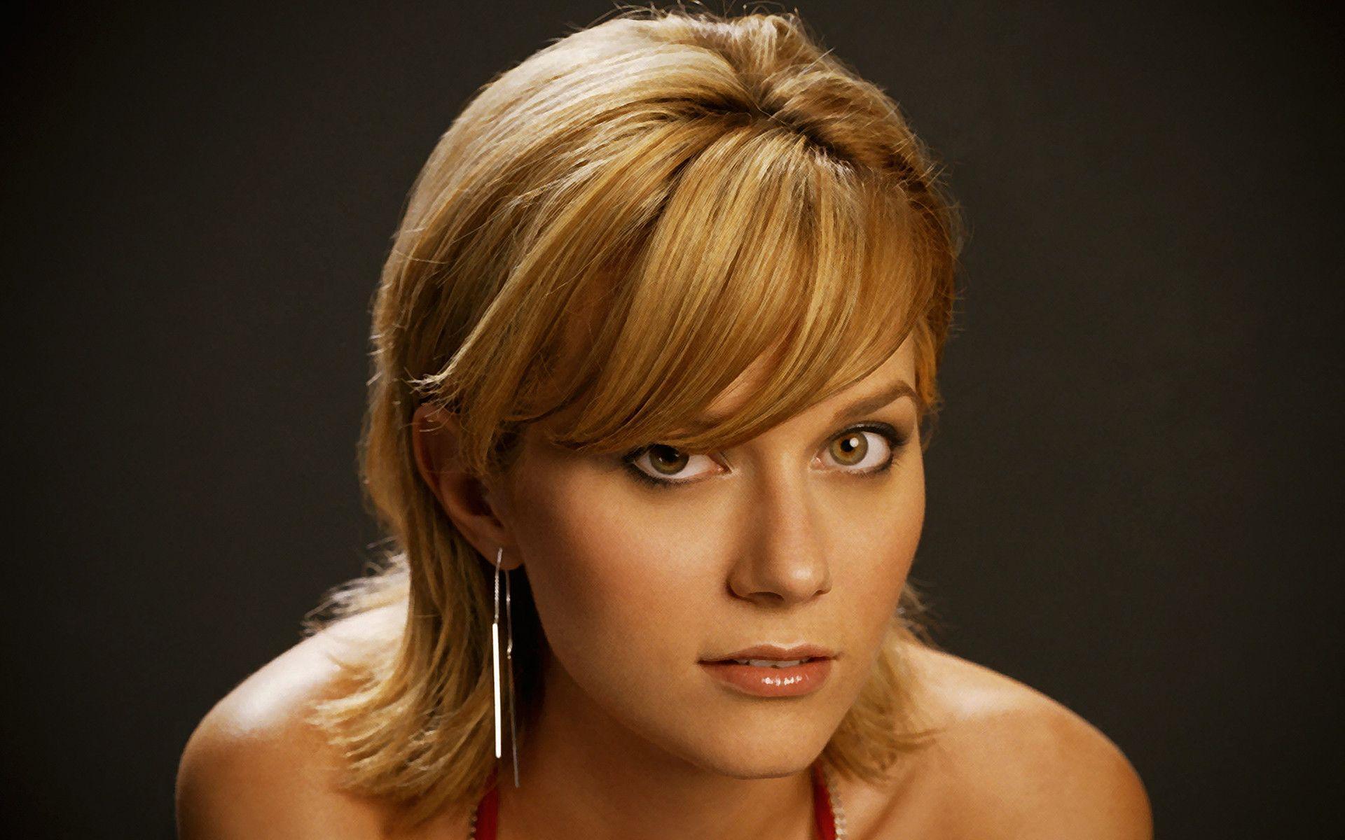 1920x1200 Hilarie Burton Wallpaper