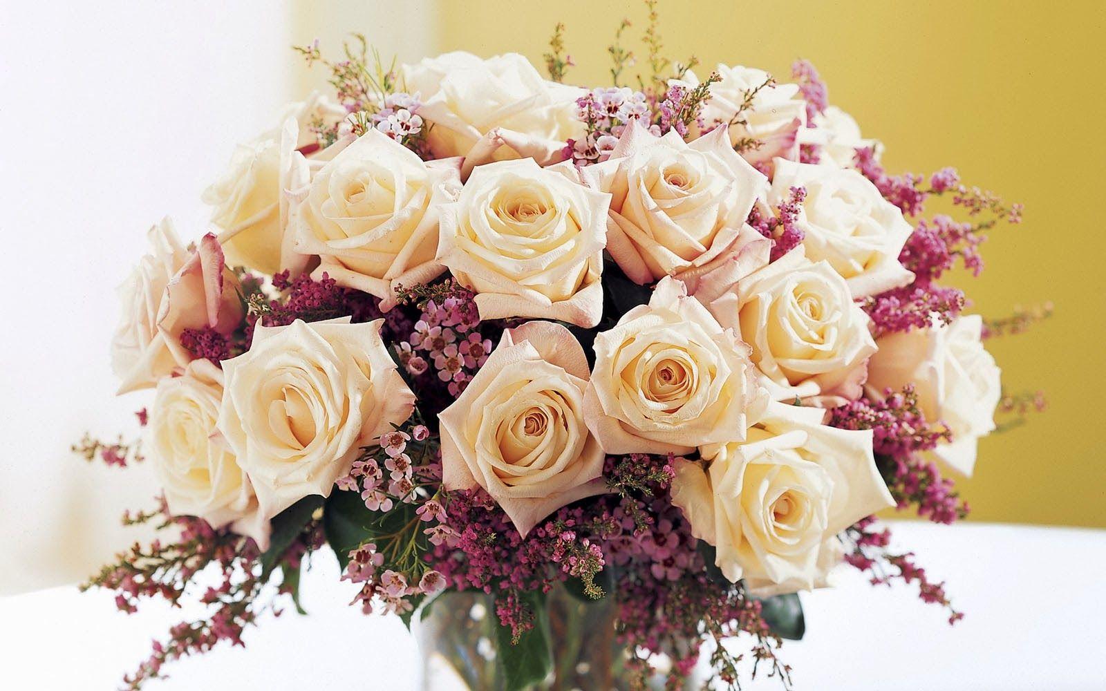 1600x1000 art picture: White Rose Bouquet Wallpaper