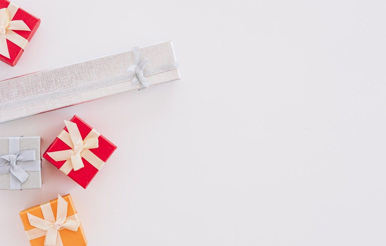 1332x850 Wallpaper white, background, holiday, gifts, Christmas, Winter, New year, composition, gift boxes image for desktop, section праздники