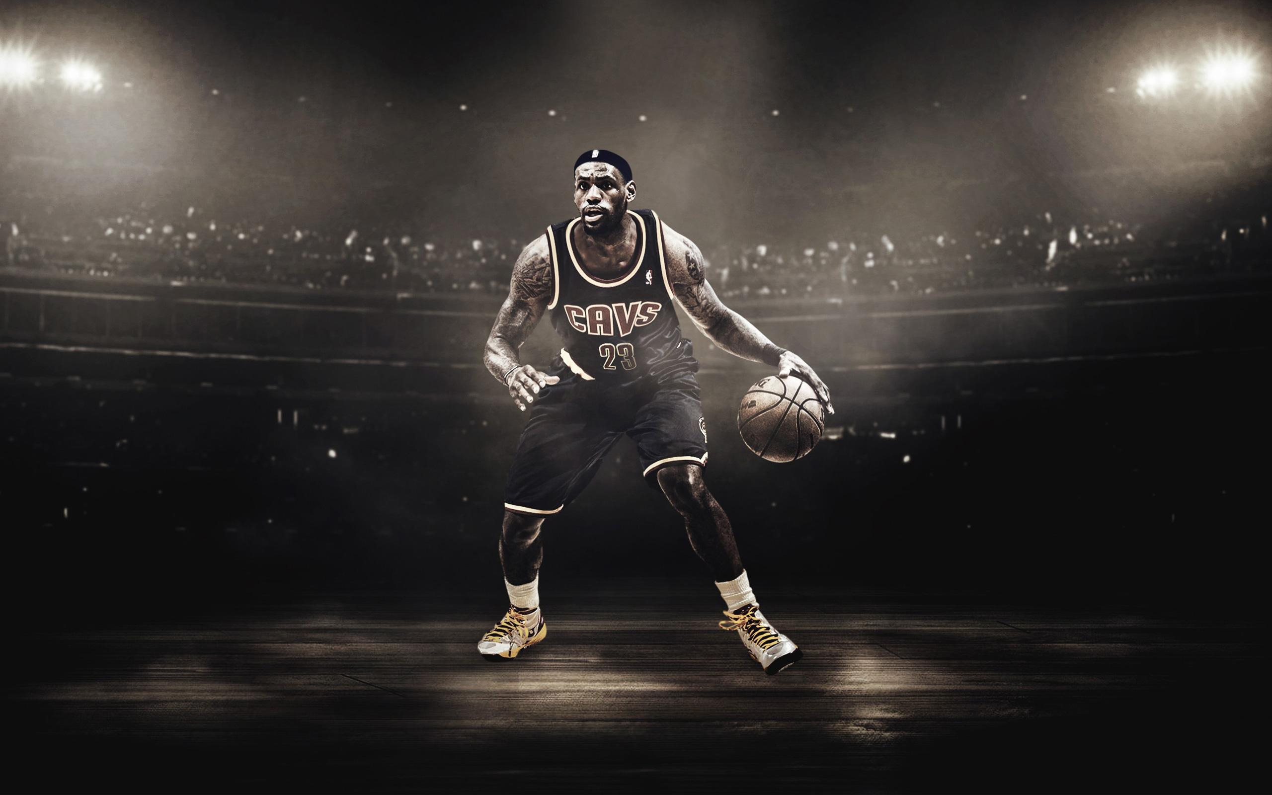 2560x1600 Basketball Players Wallpaper