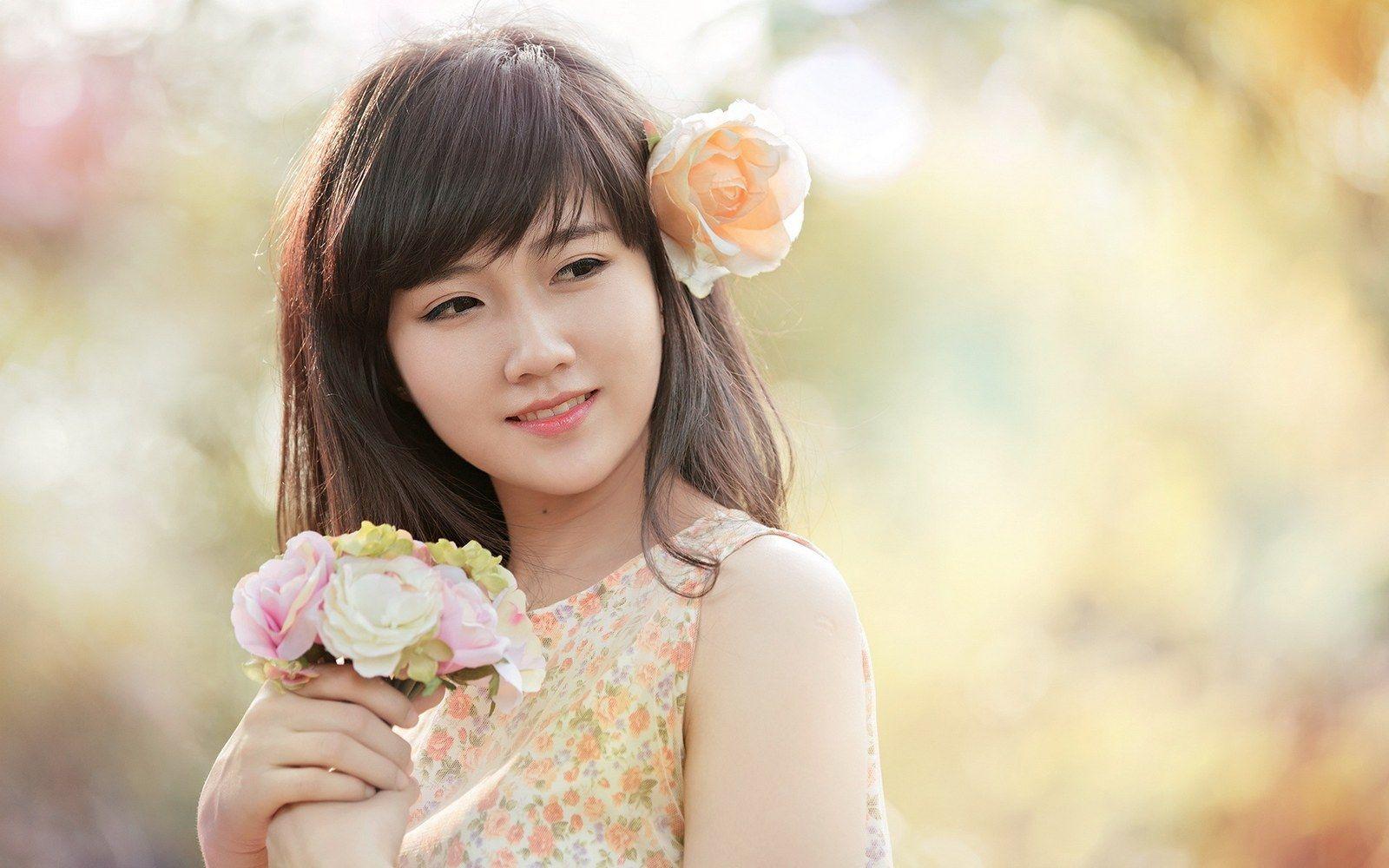 1600x1000 Korean Beautiful Girls With Flowers Wallpaper HD Korean Beautiful Girls HD Wallpaper