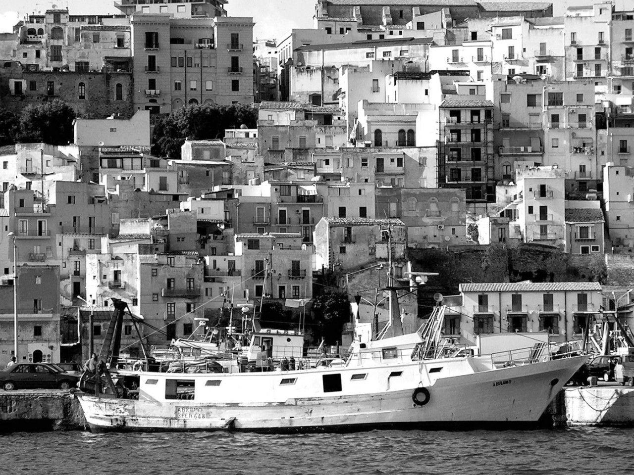 1280x960 Black and White Cites HD Background : High Definition, High Resolution HD Wallpaper