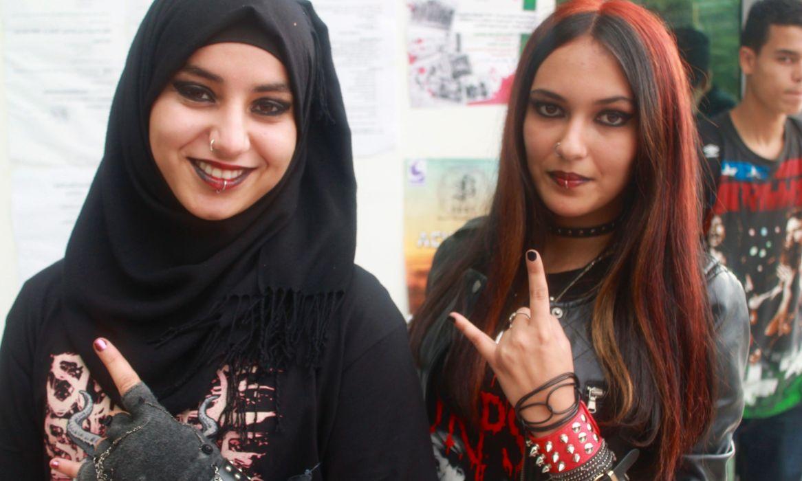 1166x700 FEMALE METAL heavy fetish women woman girls hard rock babe wallpaperx2566