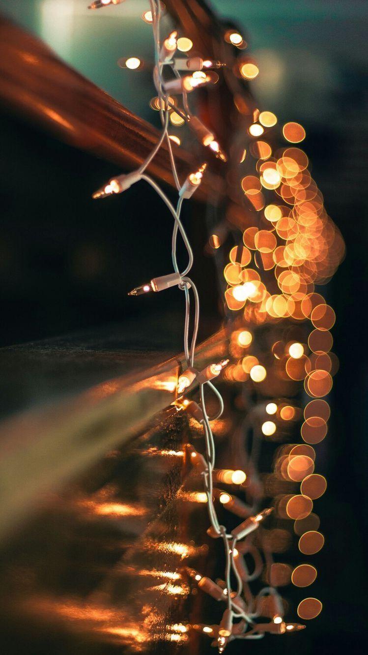 749x1332 Aesthetic String Light Vintage Christmas Aesthetic Wallpaper