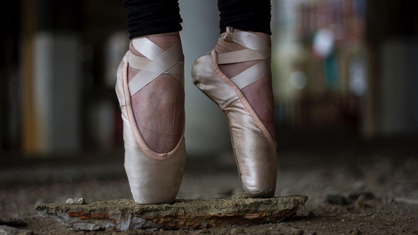 1366x768 Pointe Shoes Wallpaper