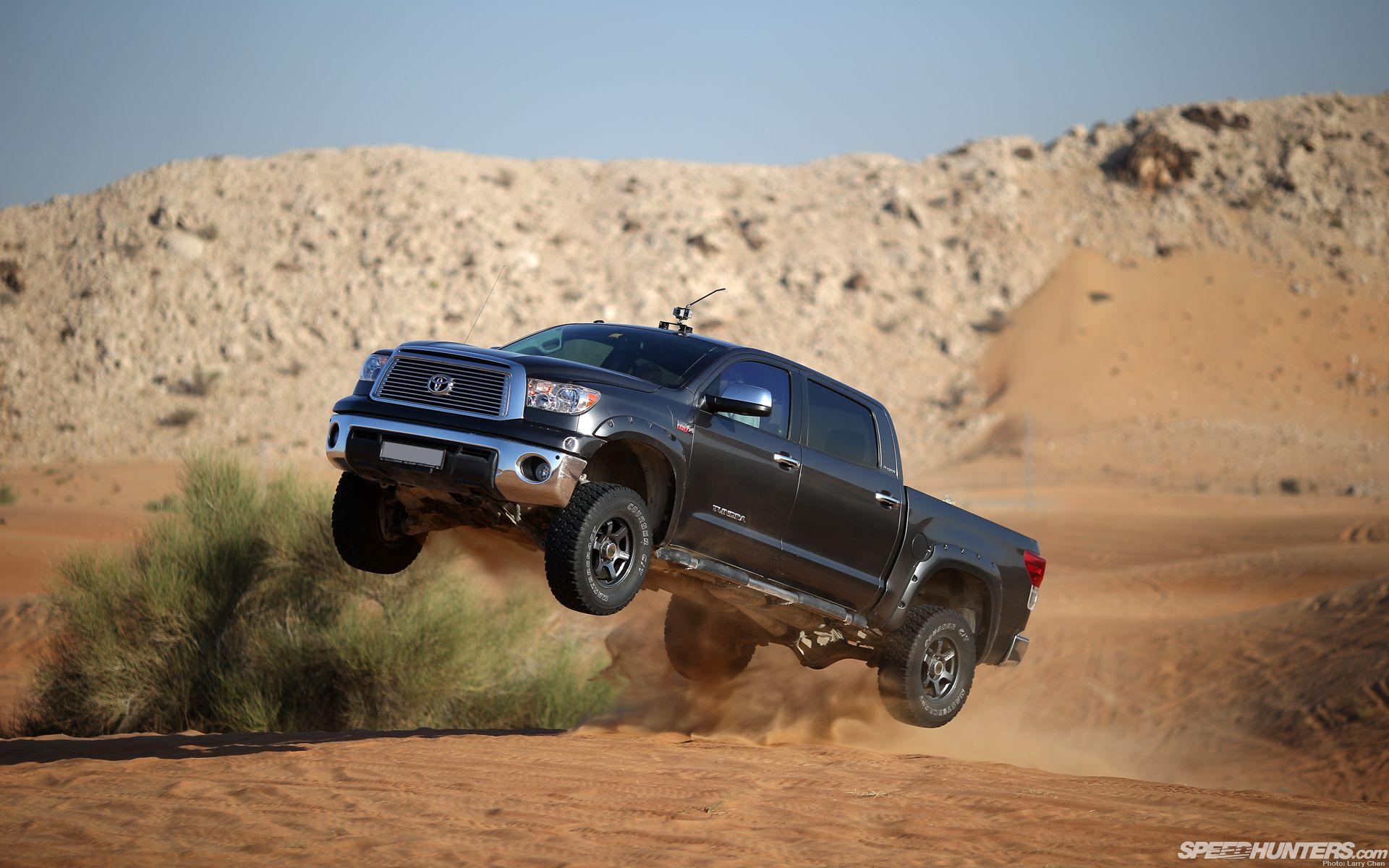 1920x1200 Toyota Tundra In Action