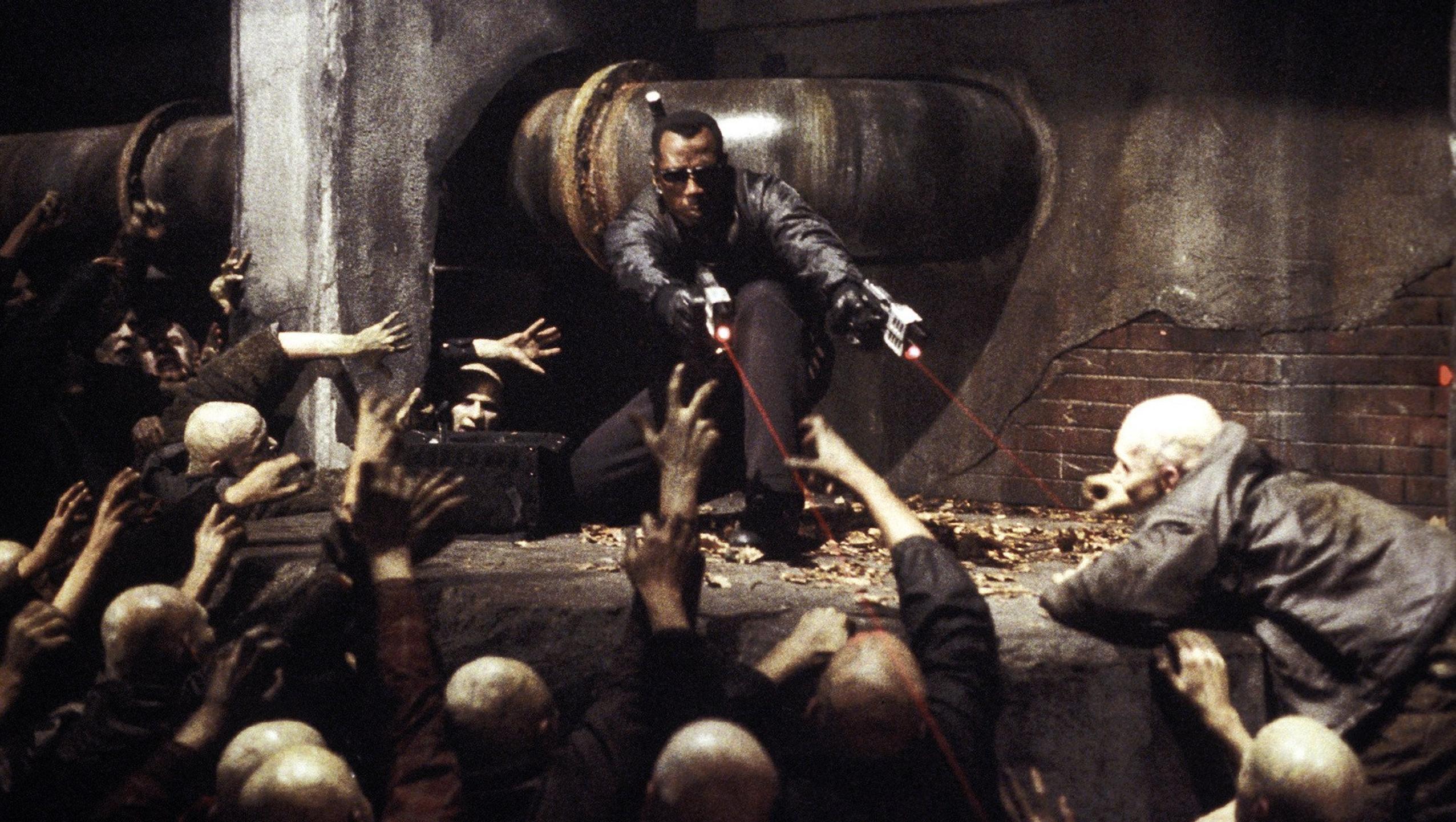 2552x1442 Blade II (2002) Desktop Wallpaper
