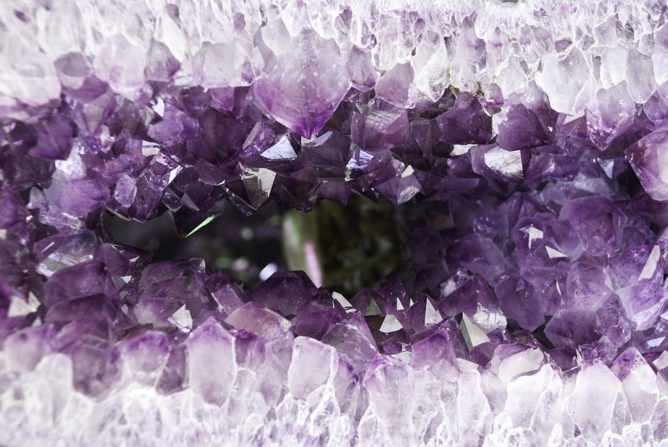 1344x900 Amethyst Stone Wallpaper