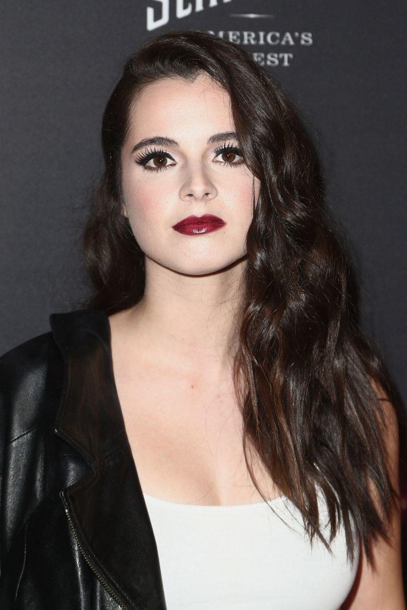 800x1200 Vanessa Marano wallpaper