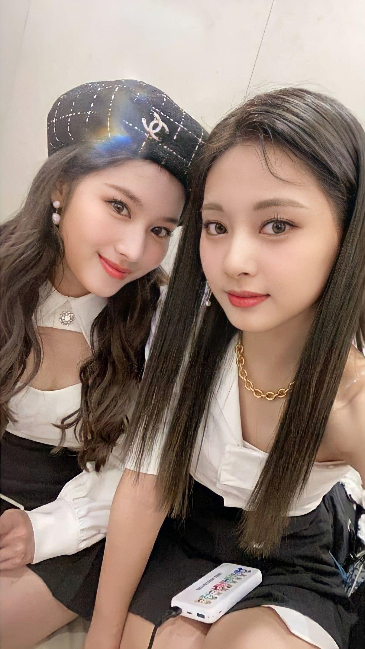 1208x2148 TWICE