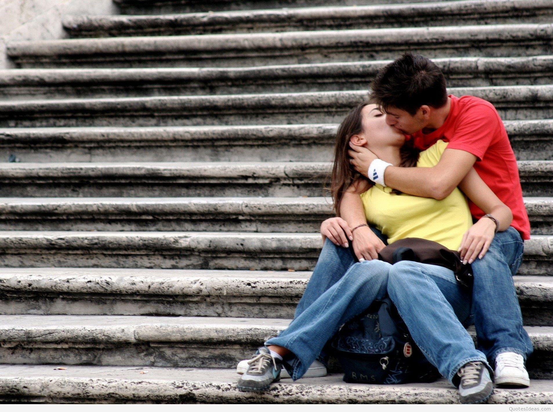 1907x1422 Lovers Kissing Wallpaper