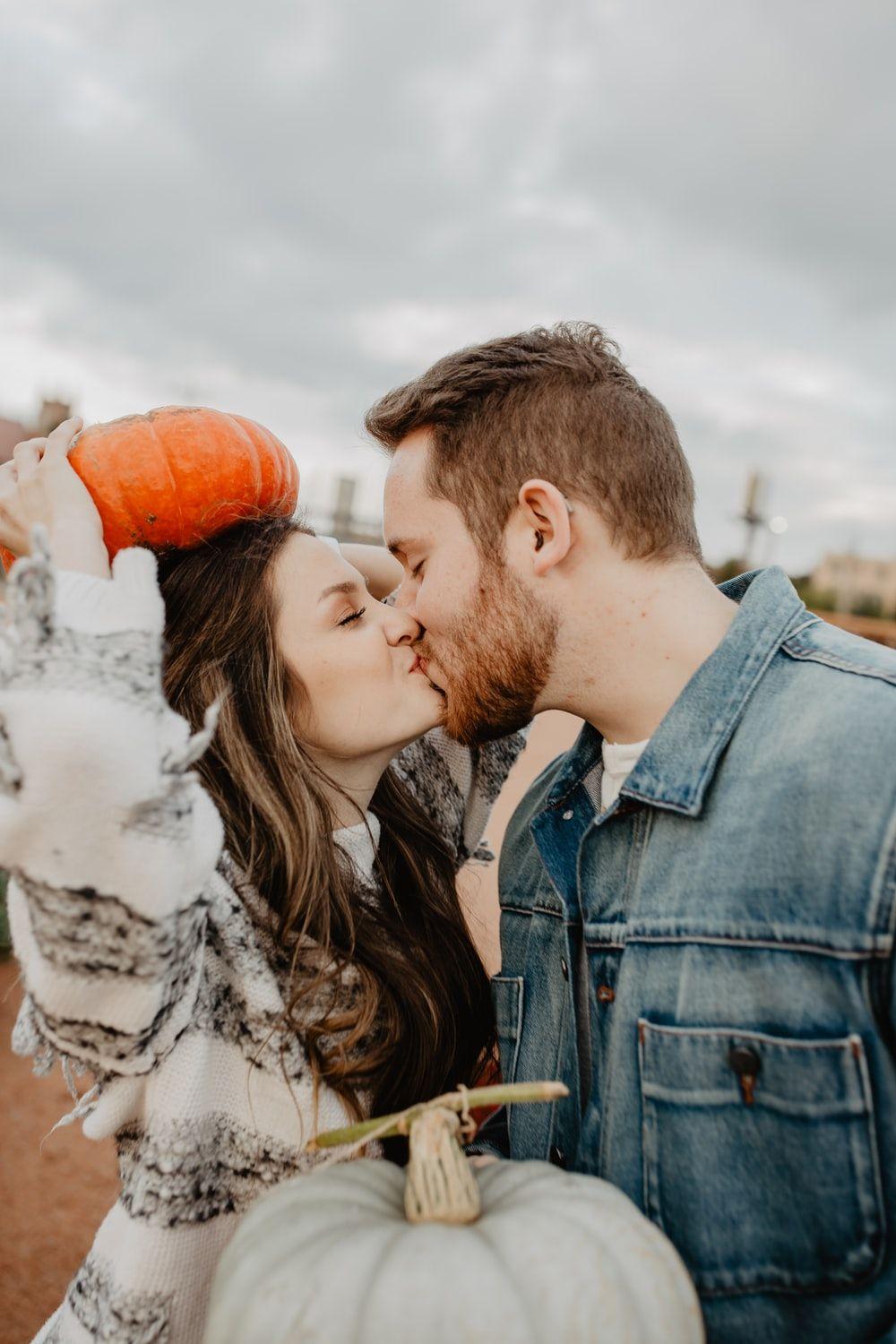 1000x1500 Kissing Picture. Download Free Image