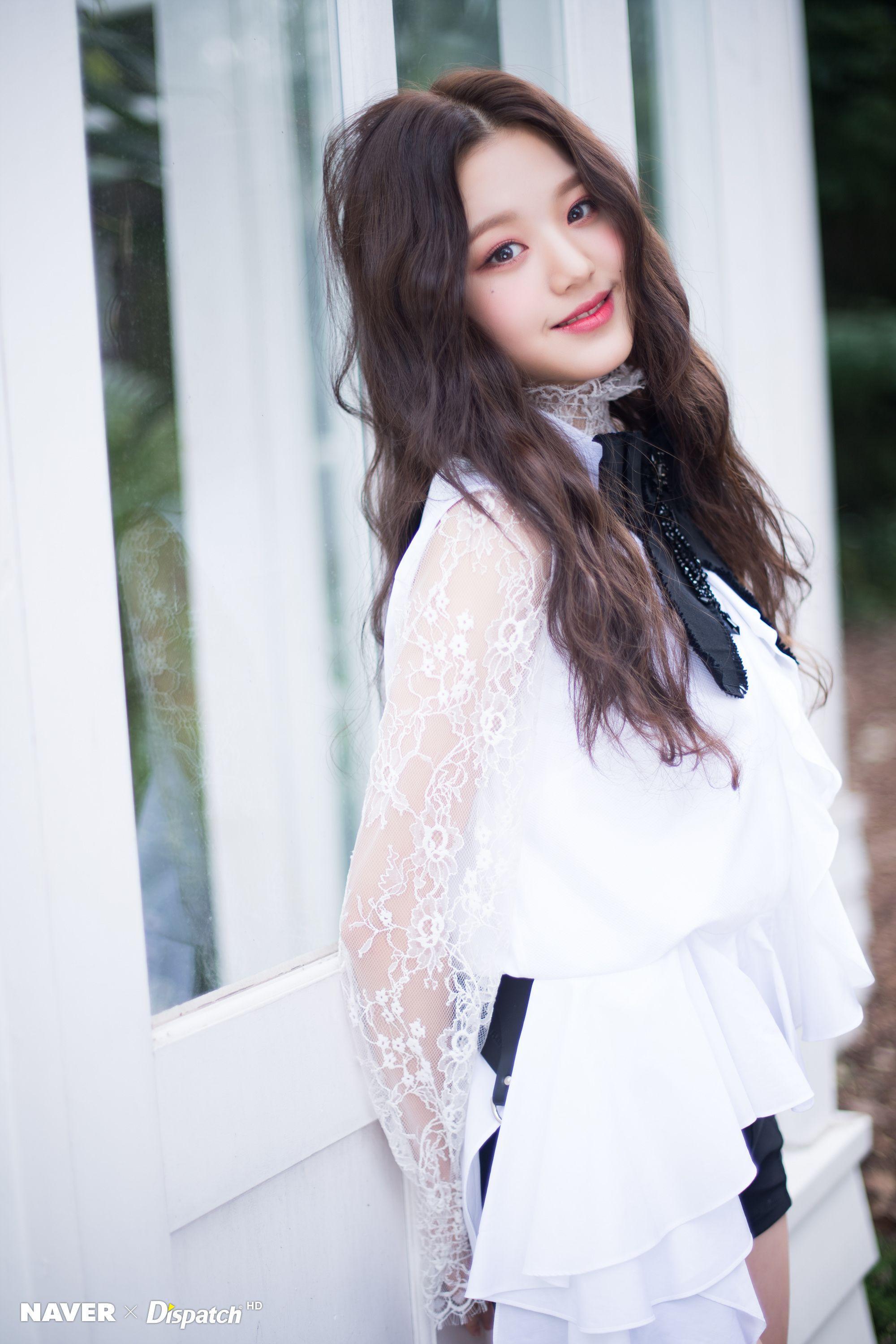 2000x3000 Jang Won Young Wallpaper