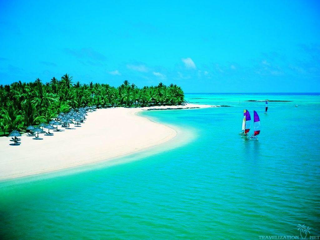 1024x768 Beautiful Beach Picture Wallpaper