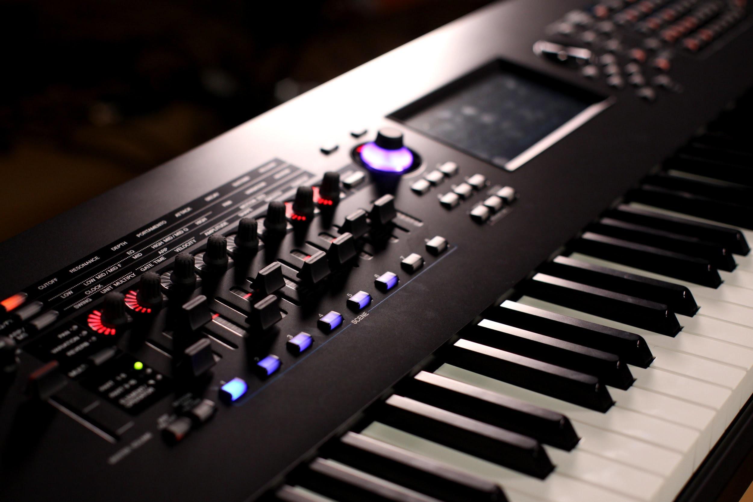2500x1667 Yamaha Keyboards Wallpaper