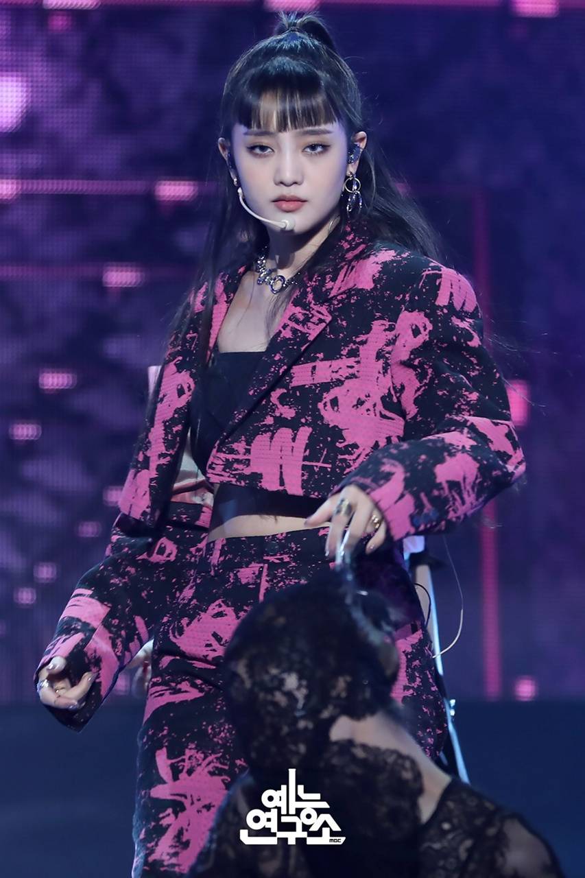 853x1280 Minnie wallpaper