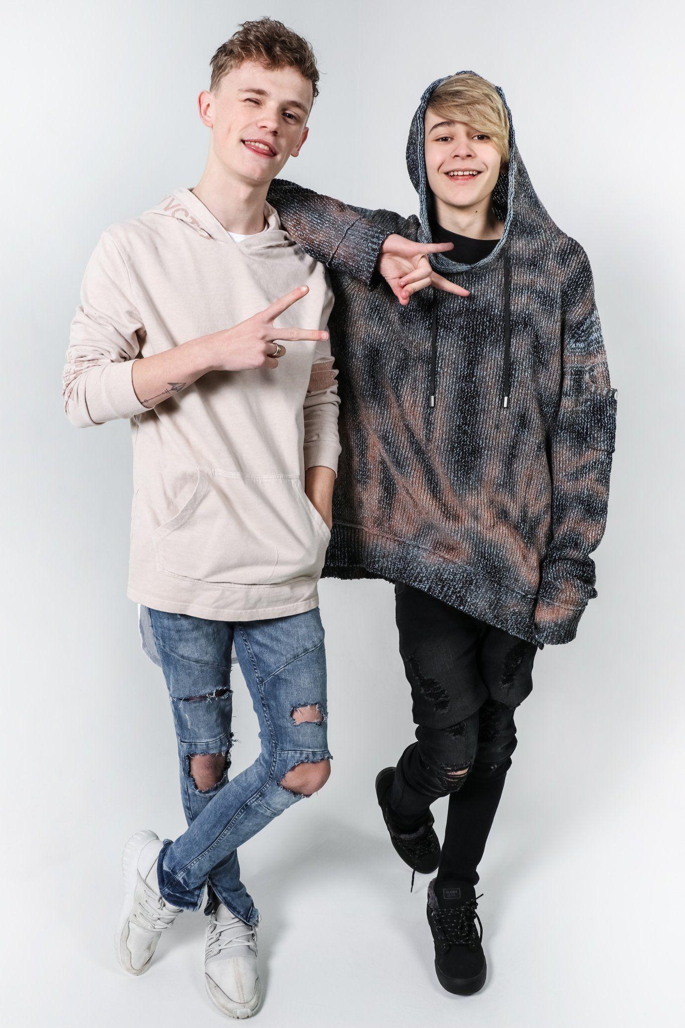 1365x2048 Bars And Melody Wallpaper