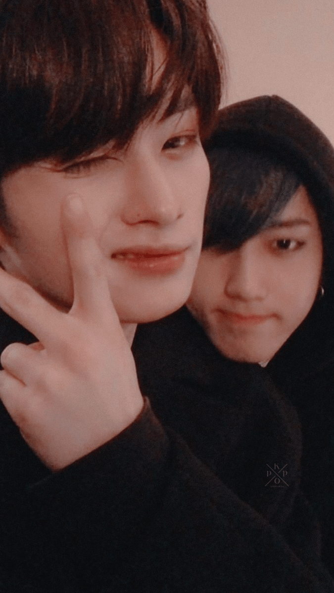 675x1200 stray kids wallpaper
